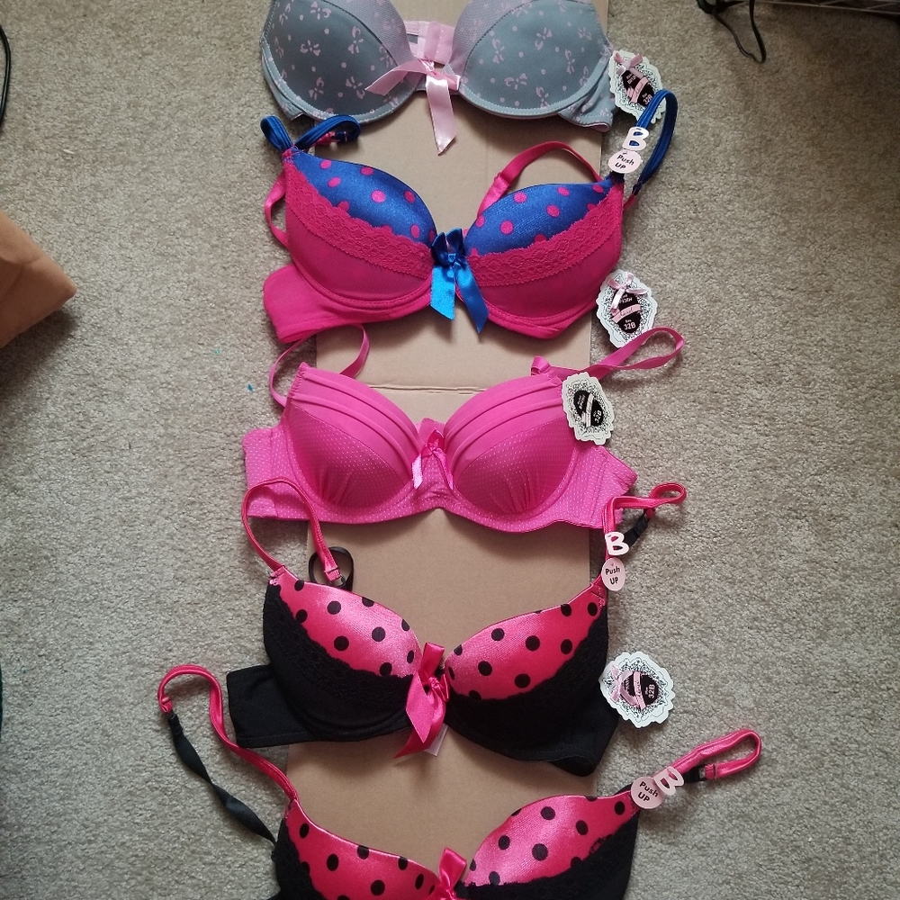 5 Bras push-up 32B pink, blue, black, gray